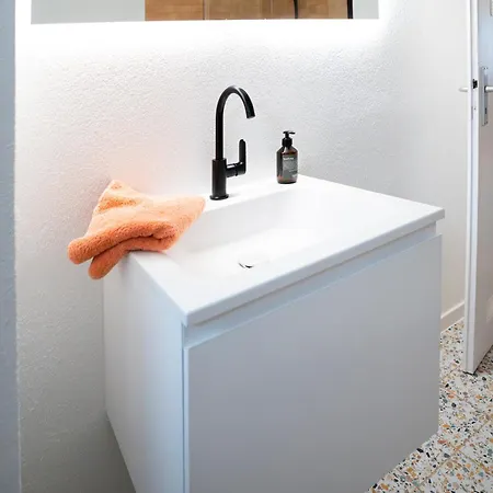 Seepferdchen - Zentral In Bahnhofsnaehe, Geraeumig, Kueche, Bad