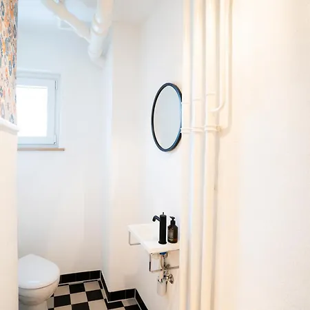 Seepferdchen - Zentral In Bahnhofsnaehe, Geraeumig, Kueche, Bad