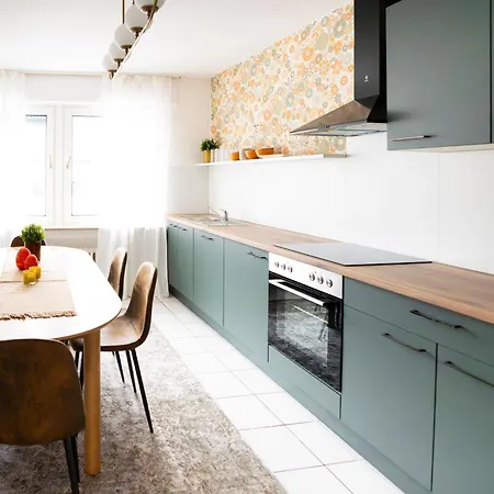 Seepferdchen - Zentral In Bahnhofsnaehe, Geraeumig, Kueche, Bad Apartment *